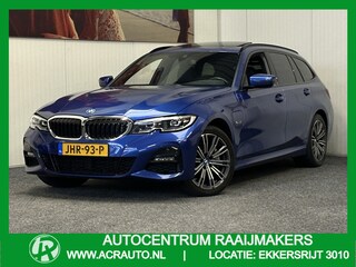 BMW 3-serie TOURING 330E XDRIVE 4X4 PHEV HIGH EXECUTIVE M PAKKET LEDER/ALCANTARA NAVIGATIE CRUISE CONTROL PANORAMA SCHUIF/KANTELDAK APPLE CARPLAY/ANDROID KEYLESS GO UITKLAPBARE TREKHAAK PDC ZEER MOOI !!