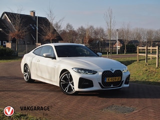 BMW 4-serie Coupé 420i | M-Pakket | Camera | Sfeerverlichting | NL-Auto |