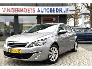 Peugeot 308 110 Pk Benzine * Sportief * 5-Deurs Style uitvoering * Navigatie * Cruise Control * Parkeersensoren * 16" L.M. Velgen * DAB Radio * NAP Kilometerpas * Vingerhoets; Vierde Generatie Eersteklas Service. Al meer dan 100 jaar een begrip in de Brabantse Kempen,