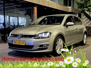 Volkswagen Golf 1.0 TSI Business Edition Connected Navigatie | Camera | Stoelverwarming | Trekhaak