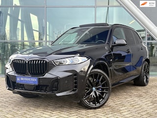 BMW X5 XDrive50e Plug in Hybride M sport Black Pack 490pk Panoramadak / 22inc / HU Display
