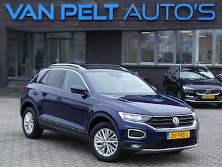 Volkswagen T-Roc 1.0 TSI Style Business / PANO / VIRTUAL / FULL LED