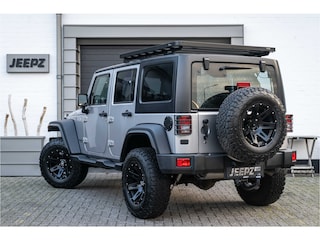 Jeep Wrangler Unlimited 3.6 Sahara / Rugged Ridge velgen / Roof rack / Lift Kit