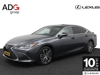 Lexus ES 300h Business Line | Apple Carplay & Android Auto | 18 Inch Lichtmetalen velgen | Stoel & Stuurwielverwarming