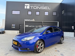Ford Focus Wagon 2.0 EcoBoost ST-2 / 250PK / Recaro / Stoelverwarming / Keyless