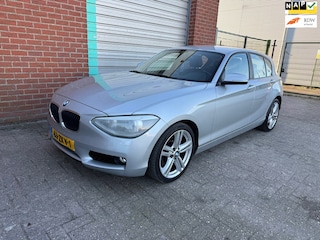 BMW 118i Upgrade Edition automaat NAV.+ Airco Bj:2012 NAP!