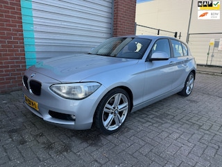BMW 118i Upgrade Edition automaat NAV.+ Airco Bj:2012 NAP!