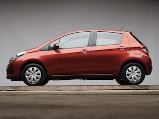 Toyota Yaris 1.0 VVT-i Aspiration Sport (CAMERA,CRUISE,ELEKTRISCH PAKKET,BLUETOOTH,SPORTSTOELEN,NETTE STAAT)