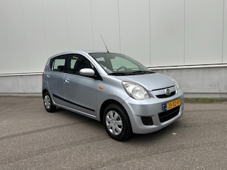 Daihatsu Cuore 1.0 Premium - AUTOMAAT / Airco / Elektr. ramen / NAP / Apk t/m 02-12-2026