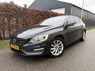 Volvo V60 1.6 D2 Kinetic / AUTOMAAT / NAVI / SCHUIFDAK