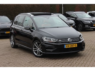 Volkswagen Golf Sportsvan 1.4 TSI Highline R-line / Trekhaak / Panoramadak / Camera / Navigatie / 18'' / DAB / Stoelverwarming / Cruise Control / Getint glas