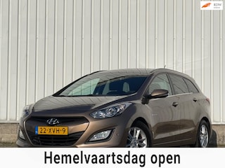 Hyundai i30 Wagon 1.6 GDI Business Edition Navigatie,Climate,Cruise,PDC,LMV,ElektrischeRamen,DealerOnderhouden!