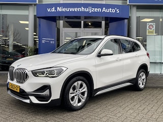 BMW X1 sDrive18i High Executive Edition info 0492588956 | Prof.Navi | Leder Stoelverw |  i Drive systeem | Elec. a.klep | Panodak | Sfeerverlichting |