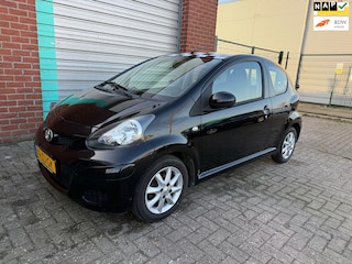Toyota Aygo 1.0-12V + 3-deurs Bj:2008 NAP!