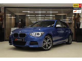 BMW M135i xDrive High Executive M PANO/CARPLAY/LEER/H&K/BOMVOL