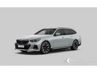 BMW 520i M Sport Pro | Panorama | Bowers & Wilkins | Head-Up | 360° | 21 Inch | Trekhaak | Iconic |