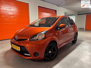 Toyota Aygo 1.0-12V Aspiration Red Navigator | Special Edition | APK