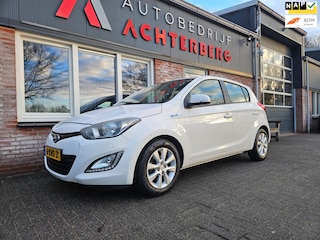 Hyundai i20 1.2i i-Deal Airco! 5-Deurs! Navigatie! Lichtmetalen Velgen! Leuke Auto!