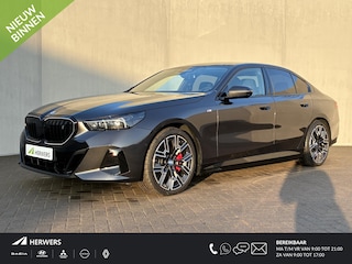 BMW i5 XDrive40 M Sport Edition 84 kWh 4WD / Fabrieksgarantie t/m 04-2028 / SOH 97,29% / Elektrische Trekhaak (1500KG) / Comfort Pack / Innovation Pack / M Sportpakket Pro / Travelpack /