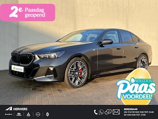 BMW i5 XDrive40 M Sport Edition 84 kWh 4WD / Fabrieksgarantie t/m 04-2028 / SOH 97,29% / Elektrische Trekhaak (1500KG) / Comfort Pack / Innovation Pack / M Sportpakket Pro / Travelpack /