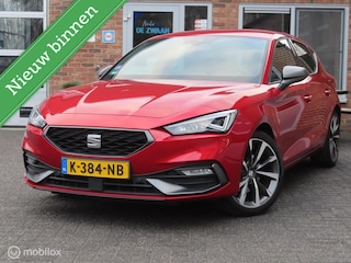 Seat Leon 1.5 TSI FR Business Intense|Wegklapbare trekhaak|Camera|Sfeerverlichting|Stoel/Stuurverwarming.