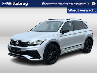 Volkswagen Tiguan 1.4 TSI eHybrid 245PK R-Line Business+ / Panoramadak / Black Style / Zwenkbare Trekhaak / Elektrische Achterklep / Achteruitrijcamera / Stuur + Stoelverwarming
