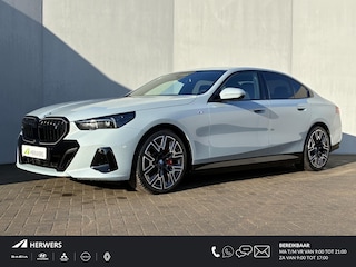BMW i5 XDrive40 M Sport Edition 84 kWh 4WD / Fabrieksgarantie t/m 02-2028 / SOH 92,73% / Elektrische Trekhaak (1500KG) / Comfort Pack / Innovation Pack / M Sportpakket Pro / Travelpack /
