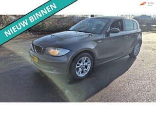 BMW 118i Business Line MET AUTOMAAT ZO WEG PRIJSJE