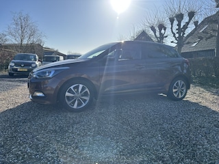 Hyundai i20 1.2 Premium Panoramadak / PDC V+A