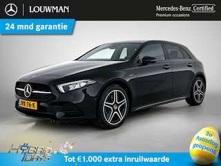 Mercedes-Benz A-klasse 250 e AMG Plug-In Hybride AMG Line | Night Pakket | Sfeerverlichting |Stoelverwarming | Achteruitrijcamera | Ledkoplampen. Inclusief 24 maanden MB Certified garantie voor Europa.