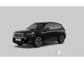 BMW X1 sDrive18i | M-Sport | Shadow | Harman/Kardon | Keyless | Sportstoelen | Camera | Adap. led | 19' inch |