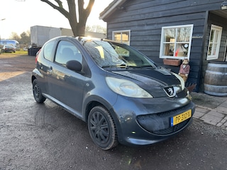 Peugeot 107 1.0-12V XR