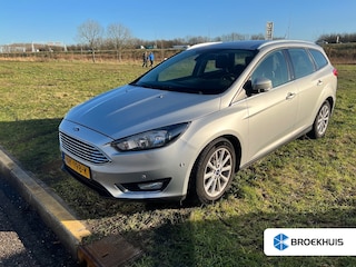Ford Focus Wagon 1.5 150pk Titanium Automaat | 1e eigenaar | Voorruitverwarming | Carplay | Climate controle| Cruise controle | Keyless entry | Parkeersensoren voor en achter | Dealer onderhouden