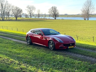 Ferrari FF 6.3 V12 HELE (Dealer Onderhoud, 2e Eig, Passagiers display, Neuslift, Carbon, Sportstuur met Led, Camera V+A, Etc)