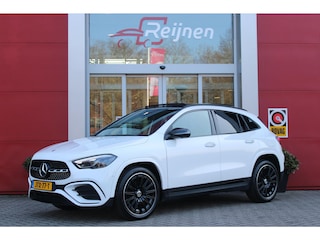 Mercedes-Benz GLA 250 e AMG LINE "NIEUW MODEL!" | PANORAMISCH SCHUIF/KANTEL DAK | SFEER VERLICHTING | ELEKTRISCH BEDIENBARE VOORSTOELEN MET GEHEUGENFUNCTIE EN "ZITKINEMATICA" | DRAADLOZE APPLE CARPLAY/ANDROID AUTO | NIGHT PAKKET: DAKRELING ZWART, ZIJRUITEN EN ACHTERRUITEN ZWART, LICHTMETALEN VELGEN 20" ZWART | HEAD UP DISPLAY | REALITY-NAVIGATIE  | 360° CAMERA | MULTI BEAM LED KOPLAMPEN | DODEHOEK DETECTIE | ADAPTIVE CRUISE CONTROL | KEYLESS GO | ELEKTRISCH BEDIENBARE ACHTERKLEP | DRAADLOZE TELEFOONLADER | SURROUND BURMESTER AUDIO | WINTERPAKKET: STUUR/STOEL VERWARMING |