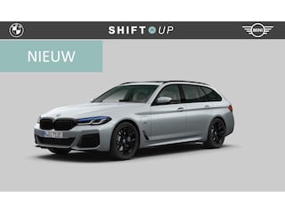 BMW 5-serie Touring 530e M-Sport | Panoramadak | Head Up | Comfort Zetels