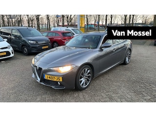 Alfa Romeo Giulia 2.0T Super | Trekhaak | Memory stoelen | PDC |