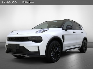 Lynk & Co 01 MORE | UIT VOORRAAD LEVERBAAR | Panoramadak | 360° camera |