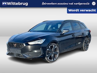 Cupra Leon 1.4 e-Hybrid 245pk Performance DSG Automaat / Panorama dak / LM 19 inch / Navigatie / Park Assist / Camera / Full LED