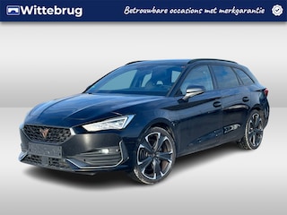 Cupra Leon 1.4 e-Hybrid 245pk Performance DSG Automaat / Panorama dak / LM 19 inch / Navigatie / Park Assist / Camera / Full LED