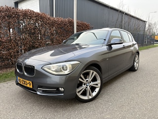 BMW 114i Business+ / SPORT / LEER / SCHUIFDAK / NAVI / STOELVERWARMING