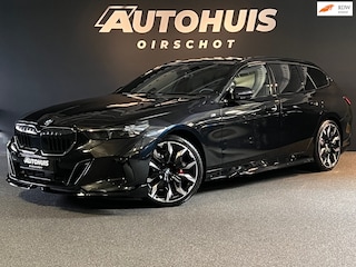 BMW 5-serie Touring 520i High Executive Edition M Stuurverwarming/Bower&Wilkins/21"/Glazendak/Trekhaak/ 360Camera/M Gordels/