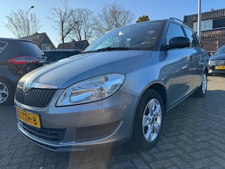 Skoda Fabia Combi 1.2-12V Fresh 69pk,Apk 24/3/27,Airco,Elek-pakket,Trekhaak,Nap