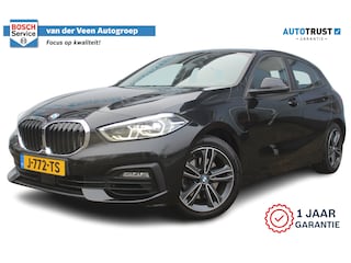 BMW 118i High Executive | Incl. 12 maanden Garantie | 1e Eigenaar | Panorama dak | Stoelverwarming | Trekhaak | Parkeersensoren V+A | Climate controle | Navigatie | Cruise controle | Lederen bekleding | Keyless start | Apple CarPlay/Android Auto | Winterset met LMV |