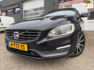 Volvo S60 2.0 D4 Momentum in automaat met leer en parkeersensoren en trekhaak en navigatie en bluetooth telefoon / media en airco