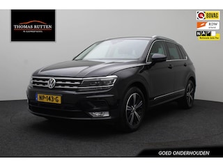 Volkswagen Tiguan 1.4 TSI ACT Connected Series 2017 | Trekhaak | Massage Stoel | Airco | Panoramadak | Cruise Control Adaptief | Stoelverwarming | DAB Radio | Carplay | Achtreruitrij Camera | Navigatie | Boekjes | 2 Sleutels