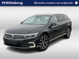 Volkswagen Passat Variant 1.4 TSI PHEV 218pk GTE DSG Automaat / Panorama dak / LM 17 inch / Leder-Alcantara / LED Matrix / Navigatie / wegkl trekhaak