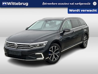 Volkswagen Passat Variant 1.4 TSI PHEV 218pk GTE DSG Automaat / Panorama dak / LM 17 inch / Leder-Alcantara / LED Matrix / Navigatie / wegkl trekhaak