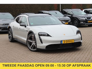 Porsche Taycan 4 93 kWh / NL Auto! / NIEUWSTAAT! / Panoramadak / 360Camera / Passenger Display / Achterasbesturing / Matrix LED / 21'' / Adaptieve Stoelen / Luchtvering / Stoelventilatie / Dodehoek / Stuurverwarming