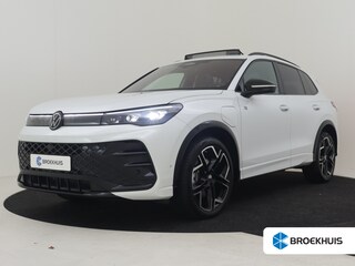 Volkswagen Tiguan 1.5 TSI eHybrid R-Line 272pk | Trekhaak | Panorama dak | Head up display | Harman kardon audio | Dodehoekdetectie | 360 Camera | Stoelventilatie | Massage stoelen | 20"LMV